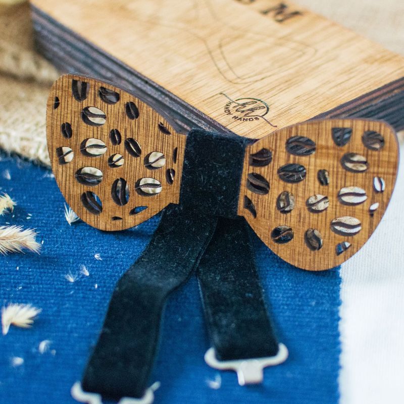 Fashion, accesorii si bijuterii - Barbati - Accesorii barbati - Cravate si papioane barbati - Papion din Lemn HH360, Handmade, in Cutie Premium Personalizata - Infinity.ro