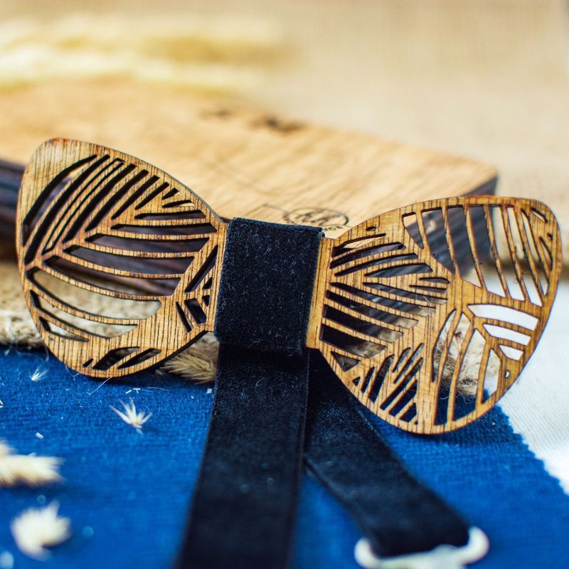 Fashion, accesorii si bijuterii - Barbati - Accesorii barbati - Cravate si papioane barbati - Papion din Lemn HH312, Handmade, in Cutie Premium Personalizata - Infinity.ro