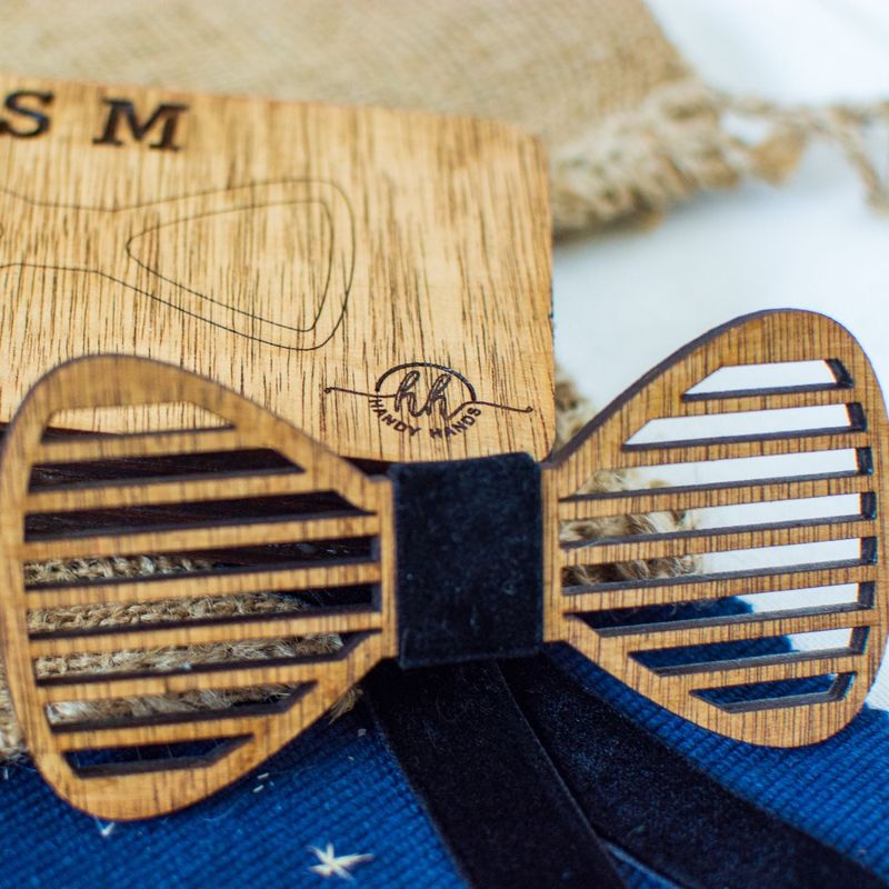 Fashion, accesorii si bijuterii - Barbati - Accesorii barbati - Cravate si papioane barbati - Papion din Lemn HH287, Handmade, in Cutie Premium Personalizata - Infinity.ro