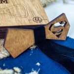 Fashion, accesorii si bijuterii - Barbati - Accesorii barbati - Cravate si papioane barbati - Papion din Lemn HH297, Handmade, in Cutie Premium Personalizata - Infinity.ro