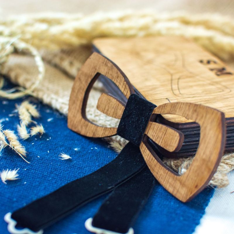 Fashion, accesorii si bijuterii - Barbati - Accesorii barbati - Cravate si papioane barbati - Papion din Lemn HH314, Handmade, in Cutie Premium Personalizata - Infinity.ro