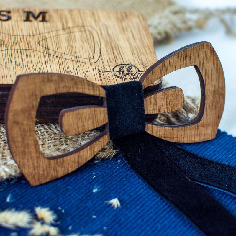 Fashion, accesorii si bijuterii - Barbati - Accesorii barbati - Cravate si papioane barbati - Papion din Lemn HH314, Handmade, in Cutie Premium Personalizata - Infinity.ro