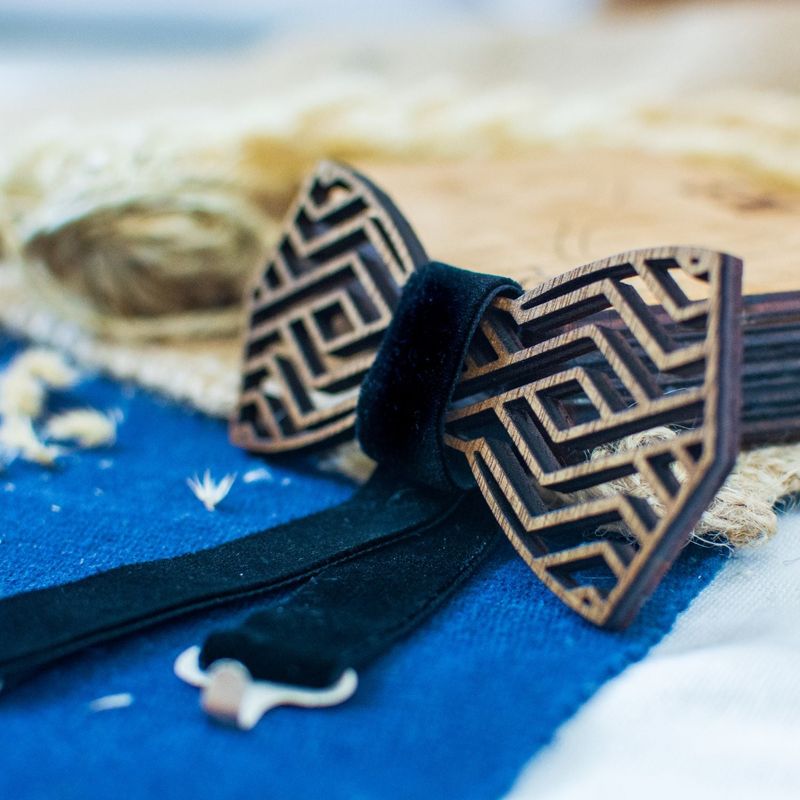 Fashion, accesorii si bijuterii - Barbati - Accesorii barbati - Cravate si papioane barbati - Papion din Lemn HH280, Handmade, in Cutie Premium Personalizata - Infinity.ro