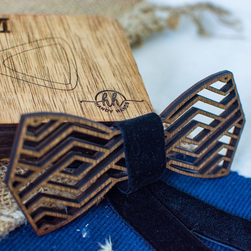 Fashion, accesorii si bijuterii - Barbati - Accesorii barbati - Cravate si papioane barbati - Papion din Lemn HH280, Handmade, in Cutie Premium Personalizata - Infinity.ro