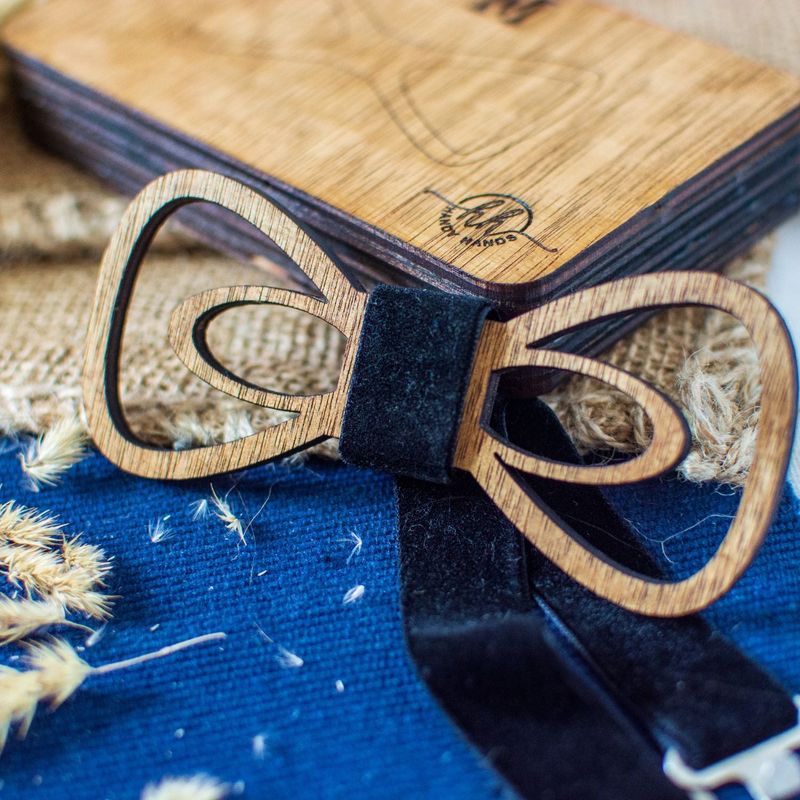 Fashion, accesorii si bijuterii - Barbati - Accesorii barbati - Cravate si papioane barbati - Papion din Lemn HH358, Handmade, in Cutie Premium Personalizata - Infinity.ro