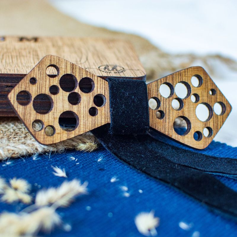 Fashion, accesorii si bijuterii - Barbati - Accesorii barbati - Cravate si papioane barbati - Papion din Lemn HH320, Handmade, in Cutie Premium Personalizata - Infinity.ro