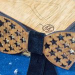 Fashion, accesorii si bijuterii - Barbati - Accesorii barbati - Cravate si papioane barbati - Papion din Lemn HH324, Handmade, in Cutie Premium Personalizata - Infinity.ro