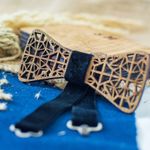 Fashion, accesorii si bijuterii - Barbati - Accesorii barbati - Cravate si papioane barbati - Papion din Lemn HH352, Handmade, in Cutie Premium Personalizata - Infinity.ro