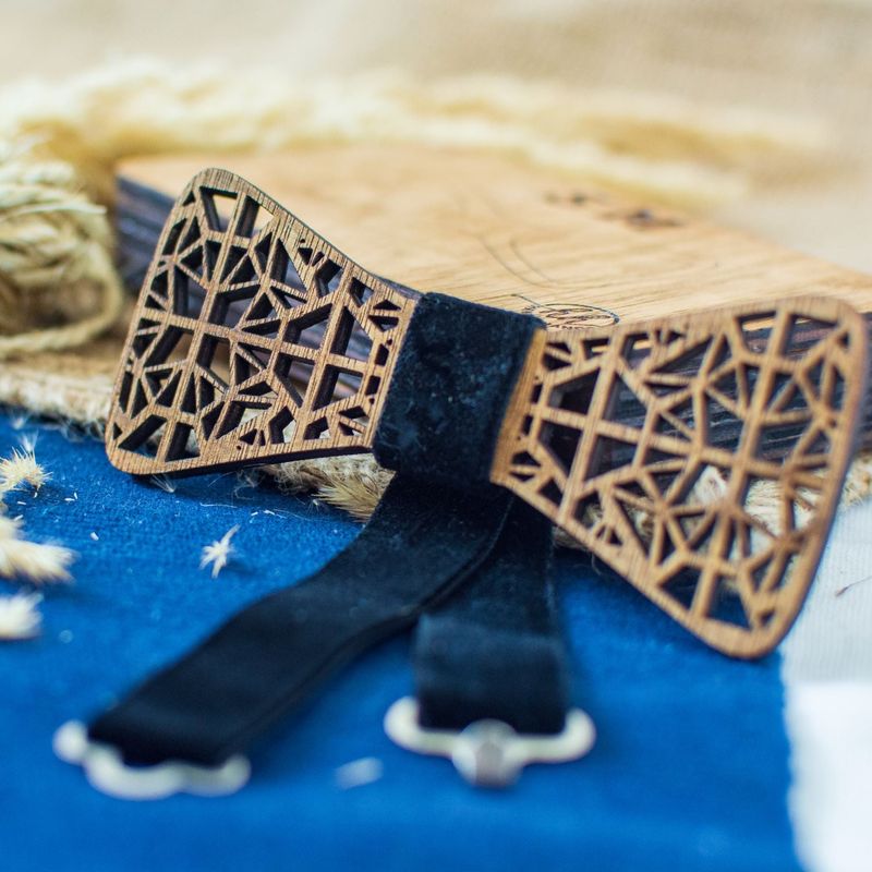 Fashion, accesorii si bijuterii - Barbati - Accesorii barbati - Cravate si papioane barbati - Papion din Lemn HH352, Handmade, in Cutie Premium Personalizata - Infinity.ro