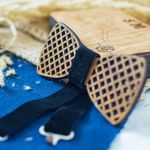 Fashion, accesorii si bijuterii - Barbati - Accesorii barbati - Cravate si papioane barbati - Papion din Lemn HH343, Handmade, in Cutie Premium Personalizata - Infinity.ro
