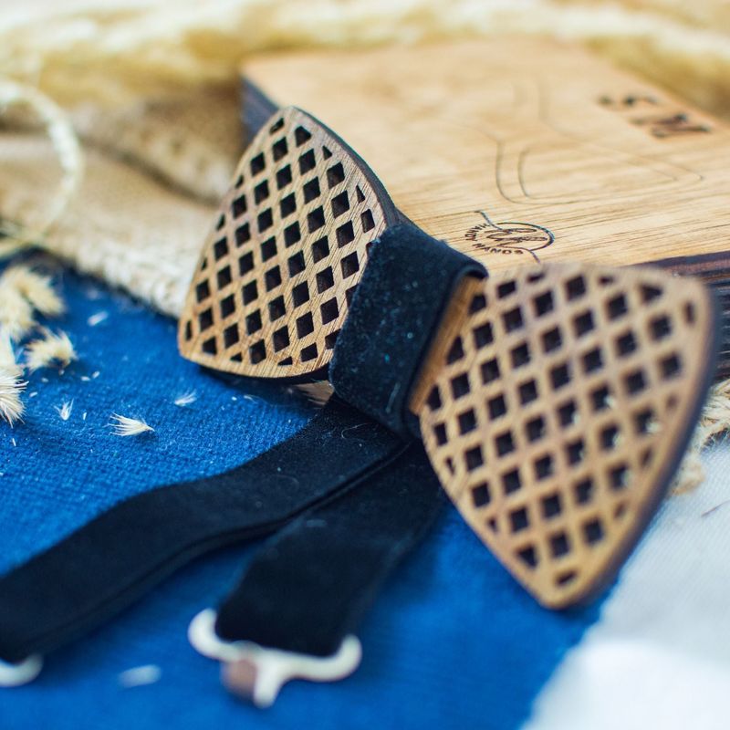 Fashion, accesorii si bijuterii - Barbati - Accesorii barbati - Cravate si papioane barbati - Papion din Lemn HH343, Handmade, in Cutie Premium Personalizata - Infinity.ro