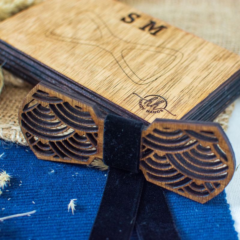 Fashion, accesorii si bijuterii - Barbati - Accesorii barbati - Cravate si papioane barbati - Papion din Lemn HH359, Handmade, in Cutie Premium Personalizata - Infinity.ro