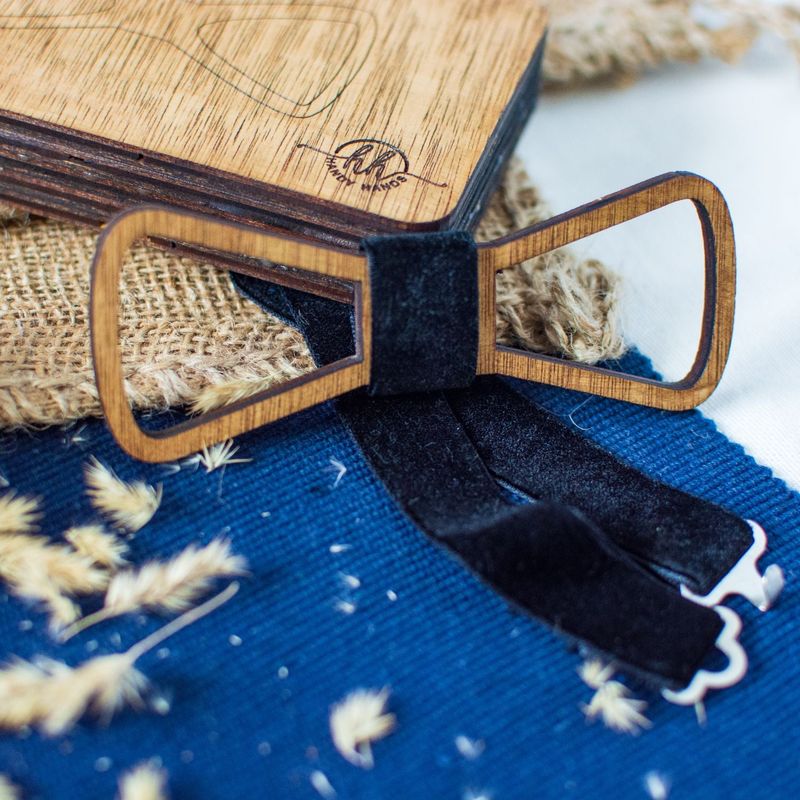 Fashion, accesorii si bijuterii - Barbati - Accesorii barbati - Cravate si papioane barbati - Papion din Lemn HH300, Handmade, in Cutie Premium Personalizata - Infinity.ro