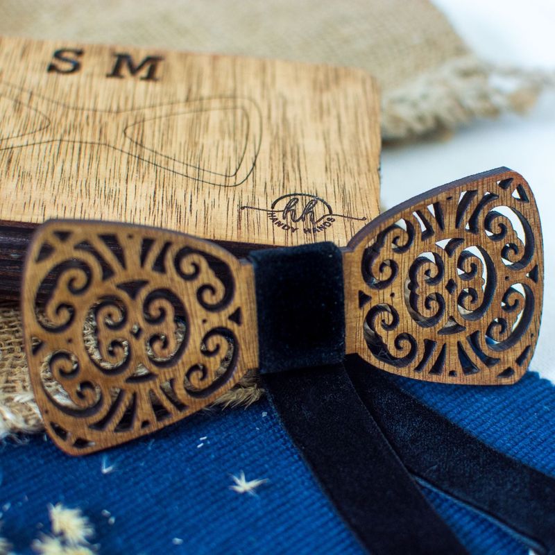Fashion, accesorii si bijuterii - Barbati - Accesorii barbati - Cravate si papioane barbati - Papion din Lemn HH317, Handmade, in Cutie Premium Personalizata - Infinity.ro