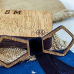 Fashion, accesorii si bijuterii - Barbati - Accesorii barbati - Cravate si papioane barbati - Papion din Lemn HH308, Handmade, in Cutie Premium Personalizata - Infinity.ro