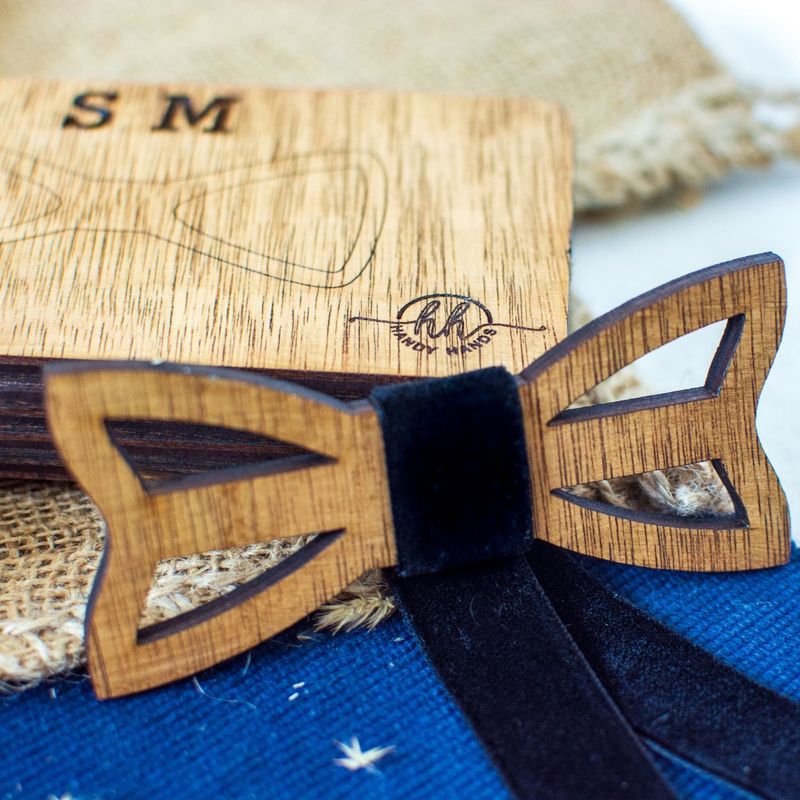Fashion, accesorii si bijuterii - Barbati - Accesorii barbati - Cravate si papioane barbati - Papion din Lemn HH336, Handmade, in Cutie Premium Personalizata - Infinity.ro