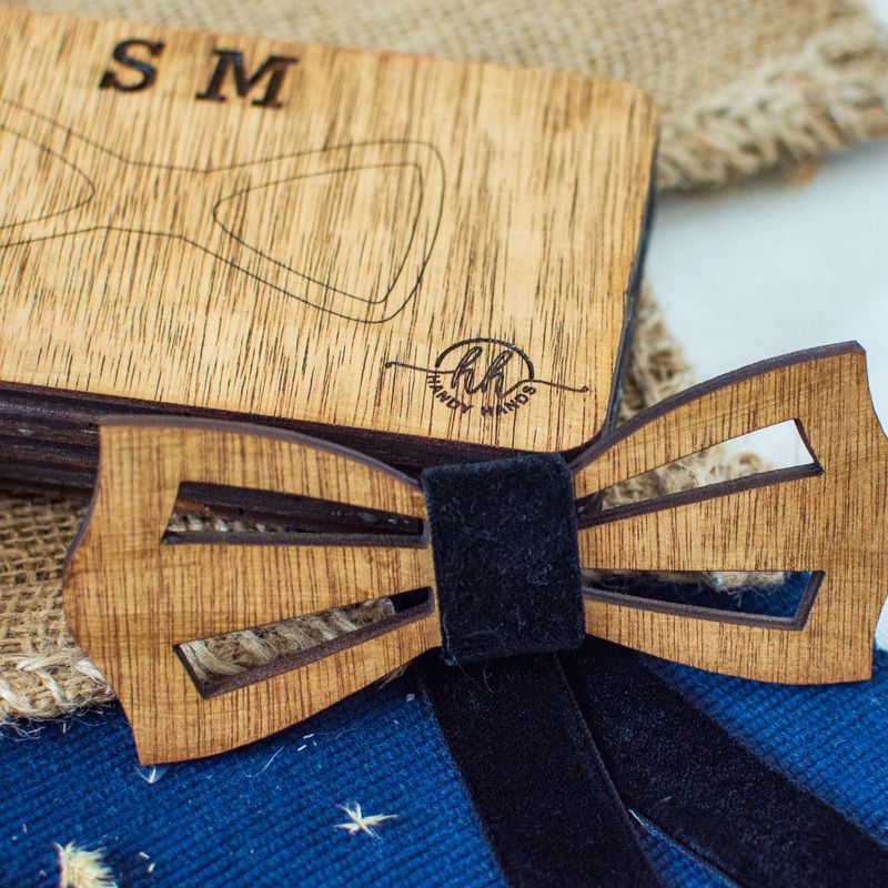 Fashion, accesorii si bijuterii - Barbati - Accesorii barbati - Cravate si papioane barbati - Papion din Lemn HH330, Handmade, in Cutie Premium Personalizata - Infinity.ro