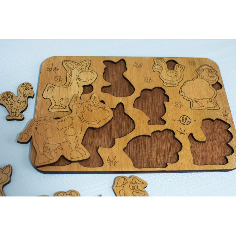 Jucarii, Copii si Bebe - Jucarii si jocuri - Jucarii & jocuri educative - Jocuri si jucarii educative - Puzzle din lemn Personalizabil HandyHands - Animale de ferma - 18 L x 13 H (cm) - Infinity.ro