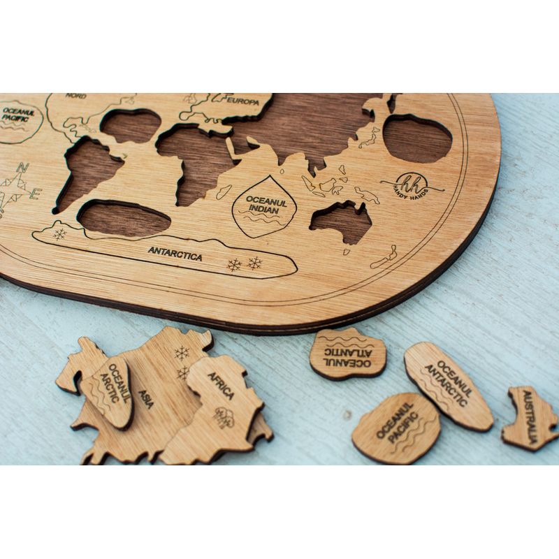 Jucarii, Copii si Bebe - Jucarii si jocuri - Jucarii & jocuri educative - Jocuri si jucarii educative - Puzzle din lemn Personalizabil HandyHands - Continente si oceane - 38 L x 27 H (cm) - Infinity.ro
