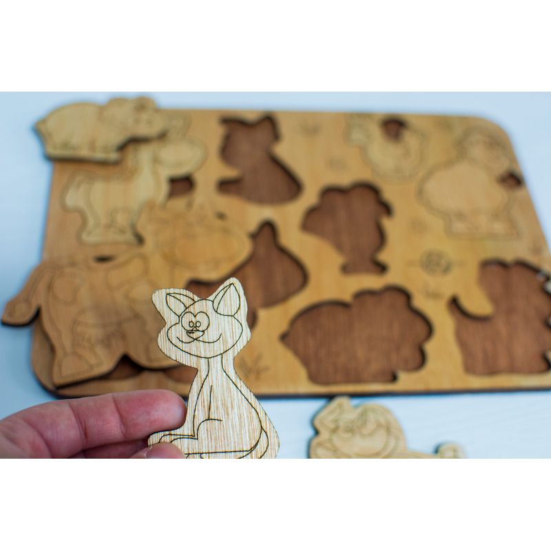 Jucarii, Copii si Bebe - Jucarii si jocuri - Jucarii & jocuri educative - Jocuri si jucarii educative - Puzzle din lemn Personalizabil HandyHands - Animale de ferma - 18 L x 13 H (cm) - Infinity.ro
