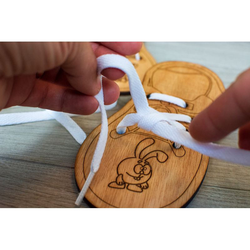 Jucarii, Copii si Bebe - Jucarii si jocuri - Jucarii & jocuri educative - Jocuri si jucarii educative - Joc Personalizabil, HandyHands, educativ Montessori Invatam sa legam sireturile - 10 L x 10 H (cm) - Infinity.ro
