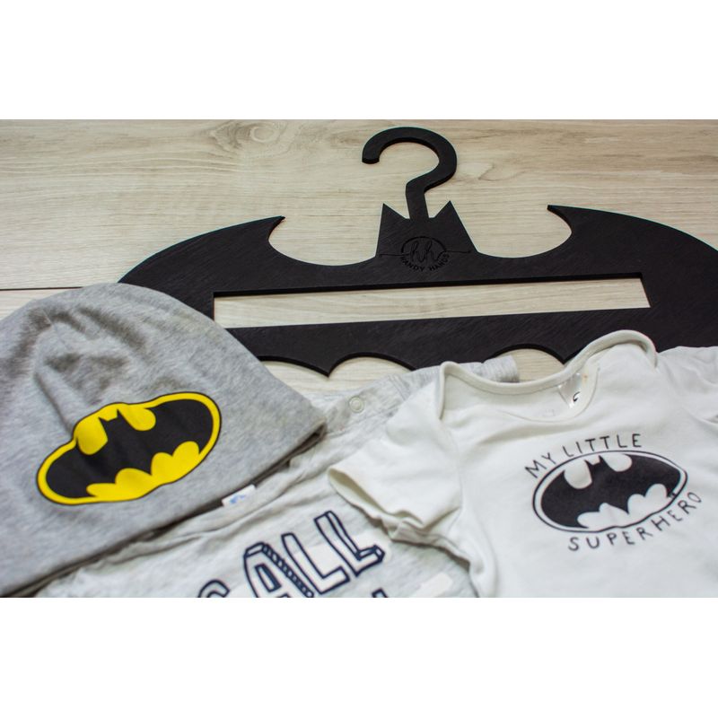Market - Cadouri - Cadouri personalizate - Umeras Personalizabil HandyHands din lemn Batman 44 cm x 27 cm - Infinity.ro