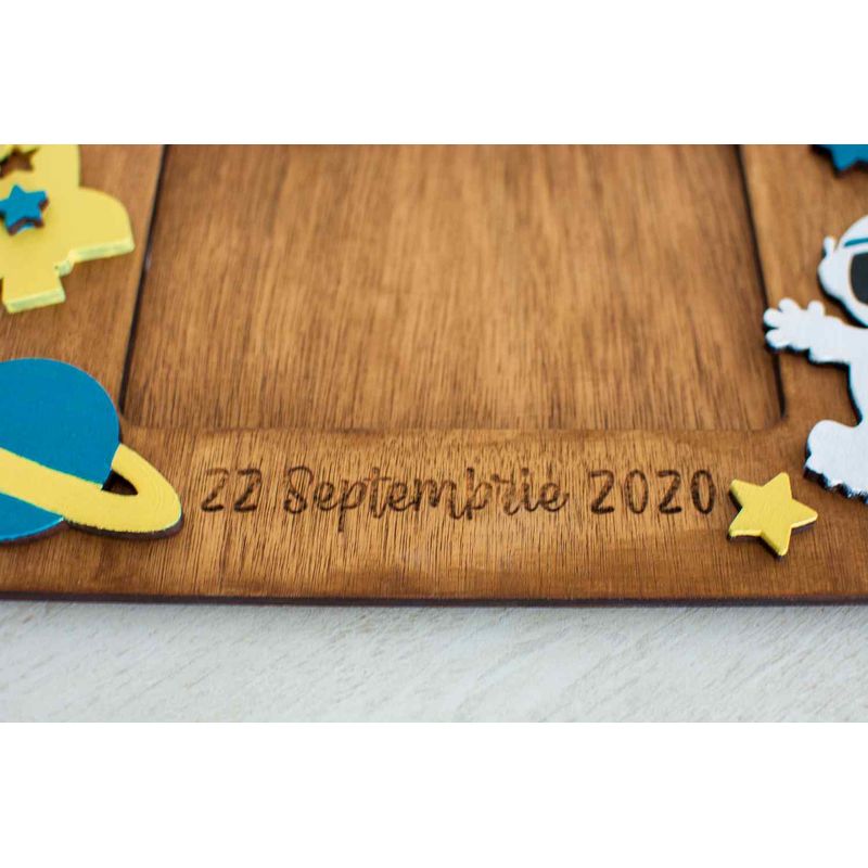 Market - Cadouri - Rame si albume foto - Rama foto Personalizata HH832 din Lemn cu Data Nasterii Spatiu - Infinity.ro