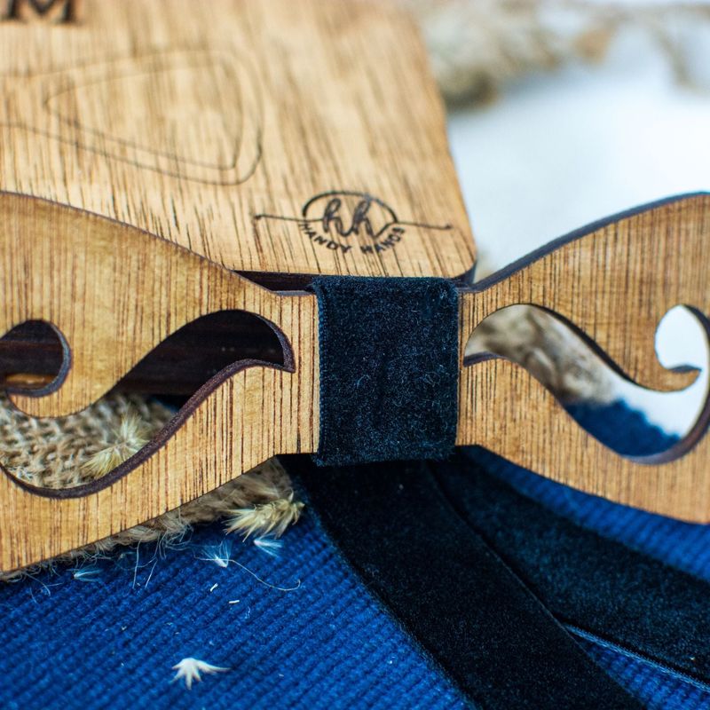 Fashion, accesorii si bijuterii - Barbati - Accesorii barbati - Cravate si papioane barbati - Papion din Lemn HH288, Handmade, in Cutie Premium Personalizata - Infinity.ro