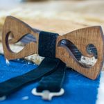Fashion, accesorii si bijuterii - Barbati - Accesorii barbati - Cravate si papioane barbati - Papion din Lemn HH288, Handmade, in Cutie Premium Personalizata - Infinity.ro