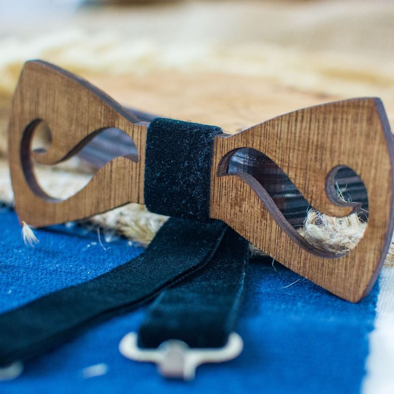 Fashion, accesorii si bijuterii - Barbati - Accesorii barbati - Cravate si papioane barbati - Papion din Lemn HH288, Handmade, in Cutie Premium Personalizata - Infinity.ro