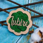 Casa si Gradina - Decoratiuni - Decoratiuni perete - Decor Floare cu Iubire HH1546 din lemn Personalizat cu Licheni - 10x10 cm - Infinity.ro