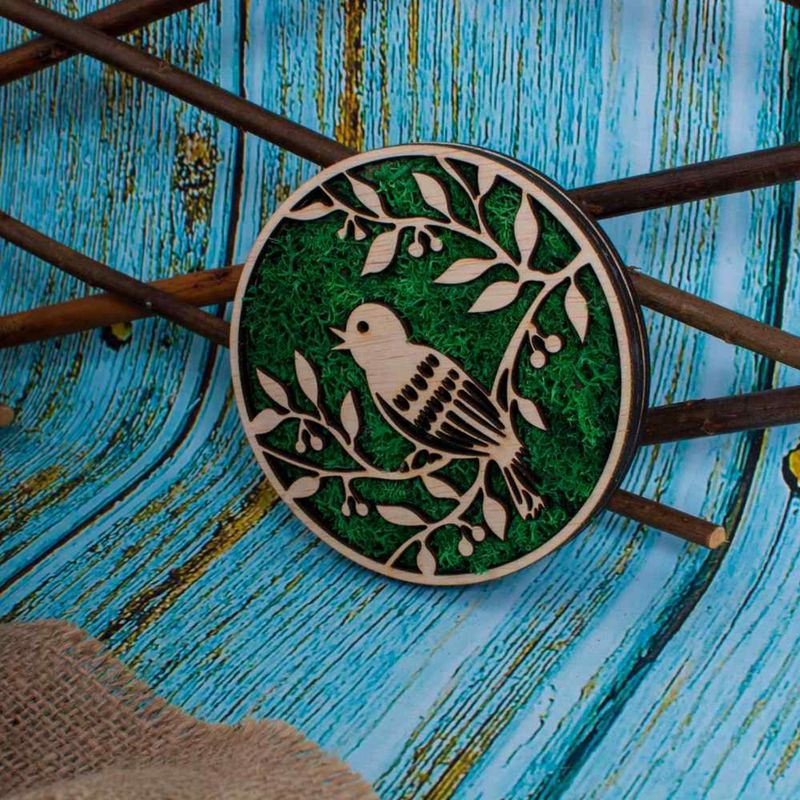 Casa si Gradina - Decoratiuni - Decoratiuni perete - Decor Vrabiuta HH1535 din lemn Personalizat cu Licheni - 20x20 cm - Infinity.ro