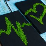 Casa si Gradina - Decoratiuni - Decoratiuni perete - Decor 3 Parti Inima HH1529 din lemn Personalizat cu Licheni - 50x25 cm - Infinity.ro