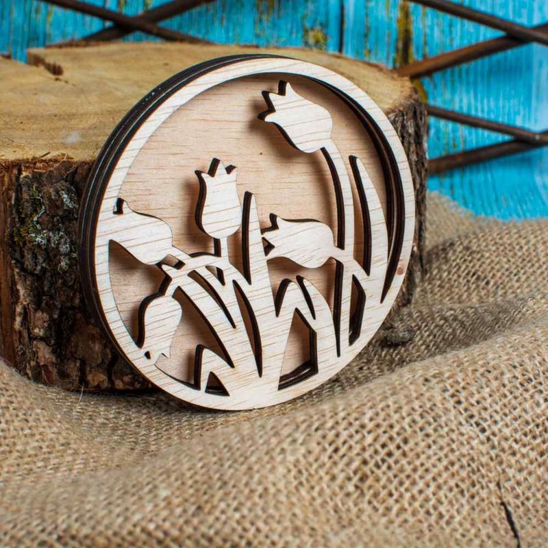 Casa si Gradina - Decoratiuni - Decoratiuni perete - Decor Rotund Lalele Blank HH1525 din lemn pentru Licheni - 10x10 cm - Infinity.ro