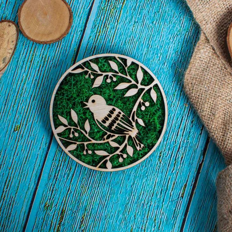 Casa si Gradina - Decoratiuni - Decoratiuni perete - Decor Vrabiuta HH1535 din lemn Personalizat cu Licheni - 10x10 cm - Infinity.ro