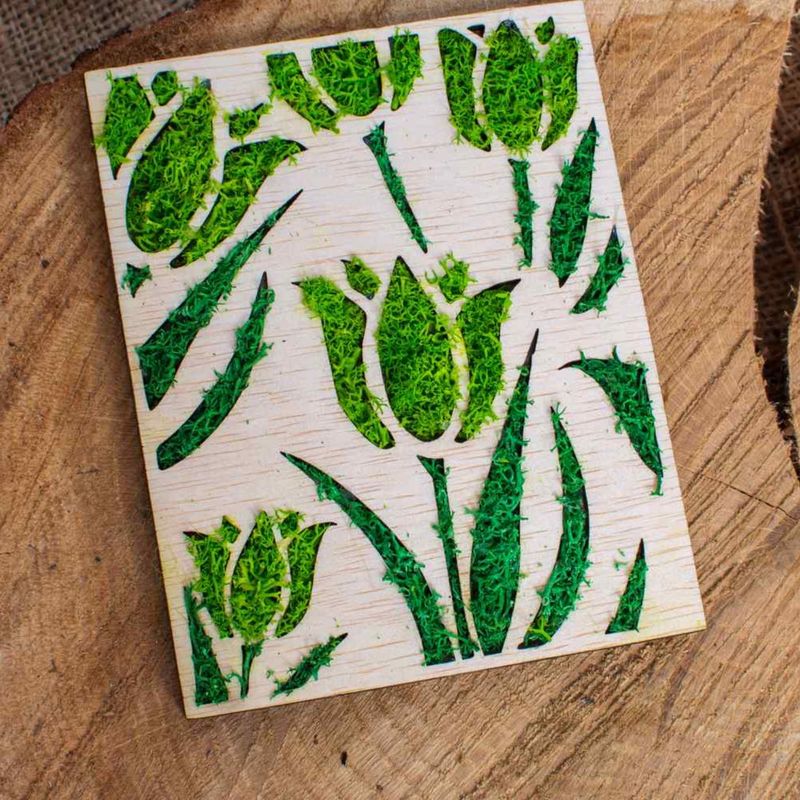 Casa si Gradina - Decoratiuni - Decoratiuni perete - Decor Lalele HH1534 din lemn Personalizat cu Licheni - 20x25 cm - Infinity.ro