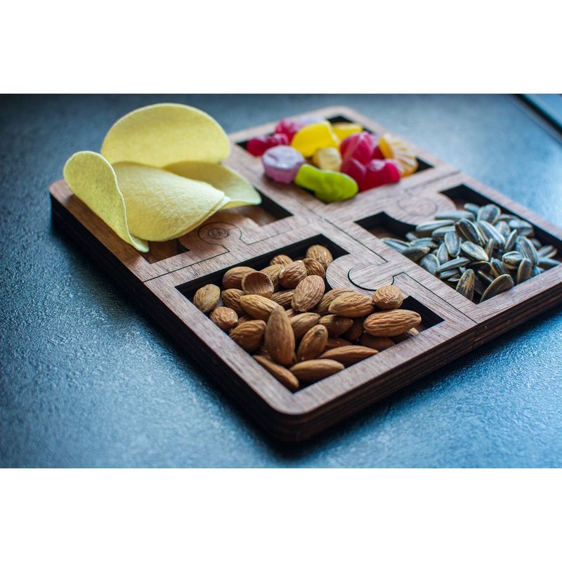 Casa si Gradina - Bucatarie si vesela - Vesela si tacamuri - Platouri de bucatarie - Platou de Servire Personalizabil din lemn Puzzle - 20 L x 20 H (cm) - Infinity.ro