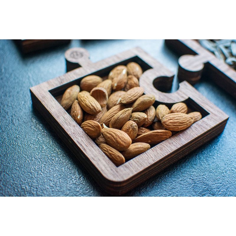 Casa si Gradina - Bucatarie si vesela - Vesela si tacamuri - Platouri de bucatarie - Platou de Servire Personalizabil din lemn Puzzle - 25 L x 25 H (cm) - Infinity.ro