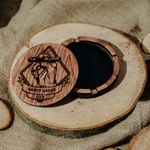 Casa si Gradina - Decoratiuni - Decoratiuni petrecere - Accesorii pentru petrecere - Scrumiera din lemn HH978 Personalizata 10 cm - Infinity.ro