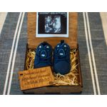 Casa si Gradina - Decoratiuni - Obiecte decorative - Decoratiuni camera copilului - Card Personalizabil, HandyHands, anunt membru nou de familie pentru bunici din lemn - 20 L x 14 H (cm) - Infinity.ro