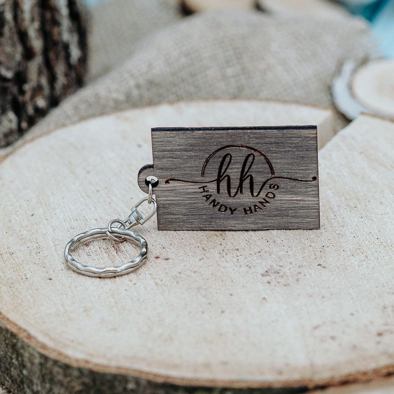 Fashion, accesorii si bijuterii - Barbati - Accesorii barbati - Alte accesorii barbati - Set 10 bucati Breloc din lemn HH944 Personalizat Model Dreptunghiular 6x3.7 cm - Infinity.ro