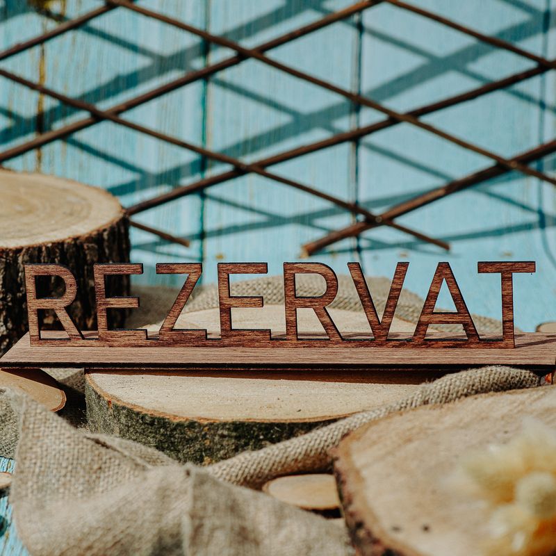 Casa si Gradina - Decoratiuni - Decoratiuni petrecere - Accesorii pentru petrecere - Semn de Masa cu textul Rezervat din lemn HH970 Personalizat 29x6 cm - Infinity.ro