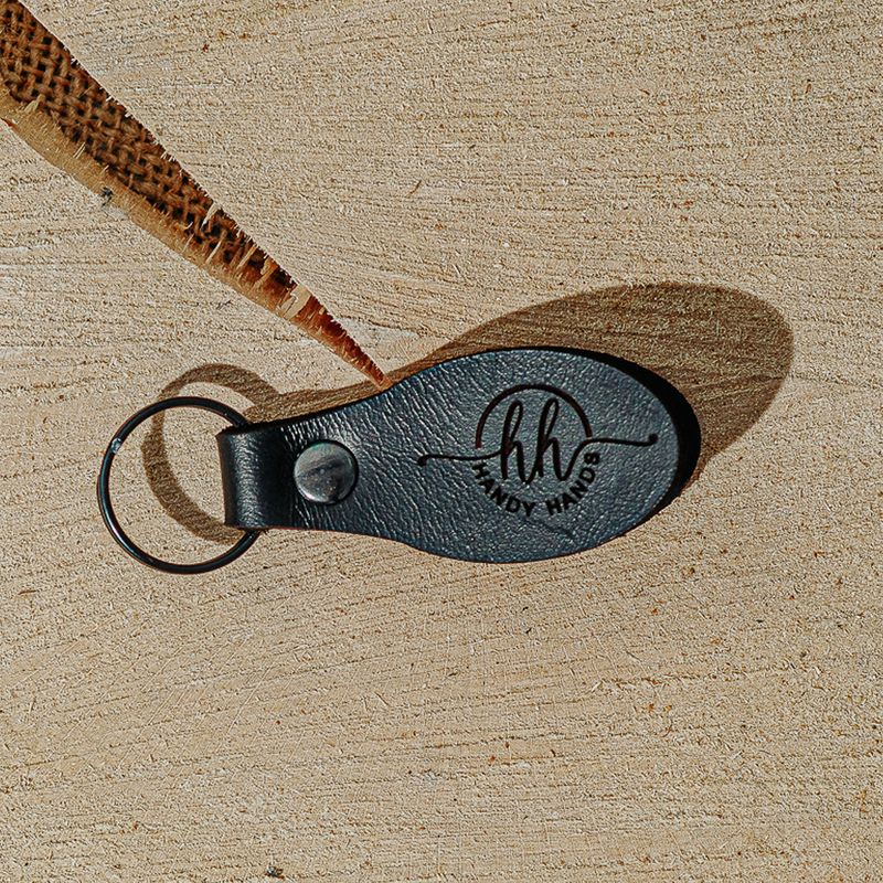 Fashion, accesorii si bijuterii - Barbati - Accesorii barbati - Alte accesorii barbati - Breloc Premium din Piele HH950 Personalizat Model Rotund 7x3 cm - Infinity.ro