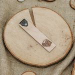 Carti si Birotica - Carti - Accesorii pentru cititori - Semn de Carte din lemn HH940 Personalizat cu Catarama de Piele 3x12.3 cm - Infinity.ro