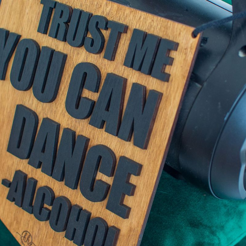 Casa si Gradina - Decoratiuni - Decoratiuni petrecere - Accesorii pentru petrecere - Decor Personalizat din lemn HH627 Petrecere catre Ringul de Dans - Alb, 36 L x 37 H (cm) - Infinity.ro