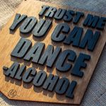 Casa si Gradina - Decoratiuni - Decoratiuni petrecere - Accesorii pentru petrecere - Decor Personalizat din lemn HH627 Petrecere catre Ringul de Dans - Alb, 36 L x 37 H (cm) - Infinity.ro