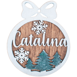Casa si Gradina - Decoratiuni - Decoratiuni de sezon - Glob de Craciun cu Nume Personalizat HH907 din Lemn Model Brad si Fulg de Nea - Infinity.ro