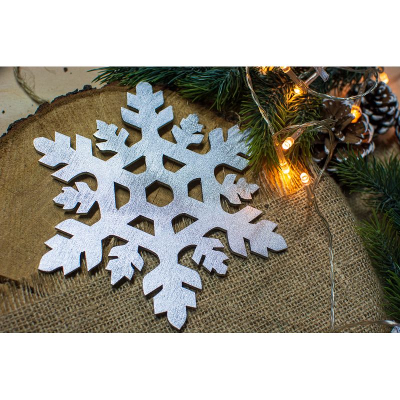 Casa si Gradina - Decoratiuni - Decoratiuni de sezon - Set 6 decoruri de Craciun HH921 din Lemn Model Fulg de nea - Colorate aleator - Infinity.ro