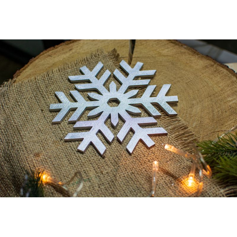 Casa si Gradina - Decoratiuni - Decoratiuni de sezon - Set 6 decoruri de Craciun HH921 din Lemn Model Fulg de nea - Colorate aleator - Infinity.ro