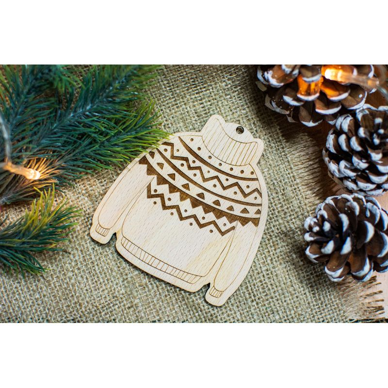 Casa si Gradina - Decoratiuni - Decoratiuni de sezon - Glob de Craciun HH857 din Lemn Model Pulover Tricotat - Infinity.ro